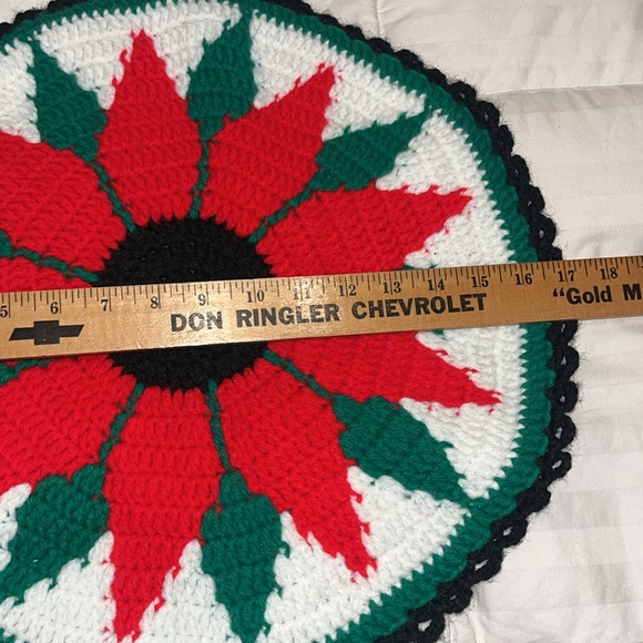 Large Round Hand Crocheted Placemats Holiday Poinsettia Lot of 6 - Picture 5 of 6